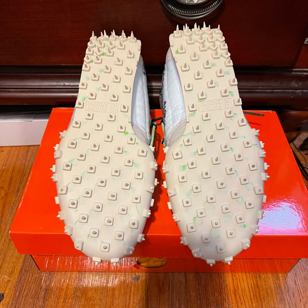 Nike Cream/White Running Sneakers with Neon Green Laces - Picture 5 of 6